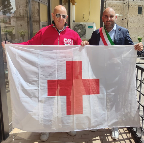 Giornata mondiale della Croce Rossa: esposta la bandiera in municipio