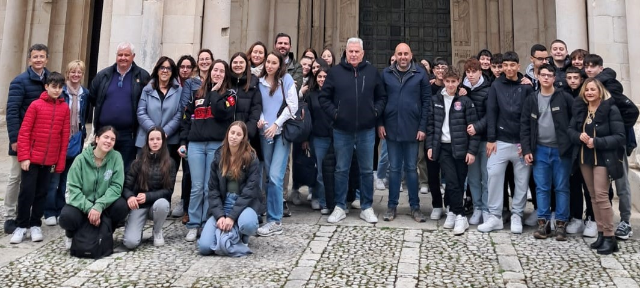 Progetto Erasmus: studenti parigini e torresi in visita all'abbazia di San Clemente a Casauria 
