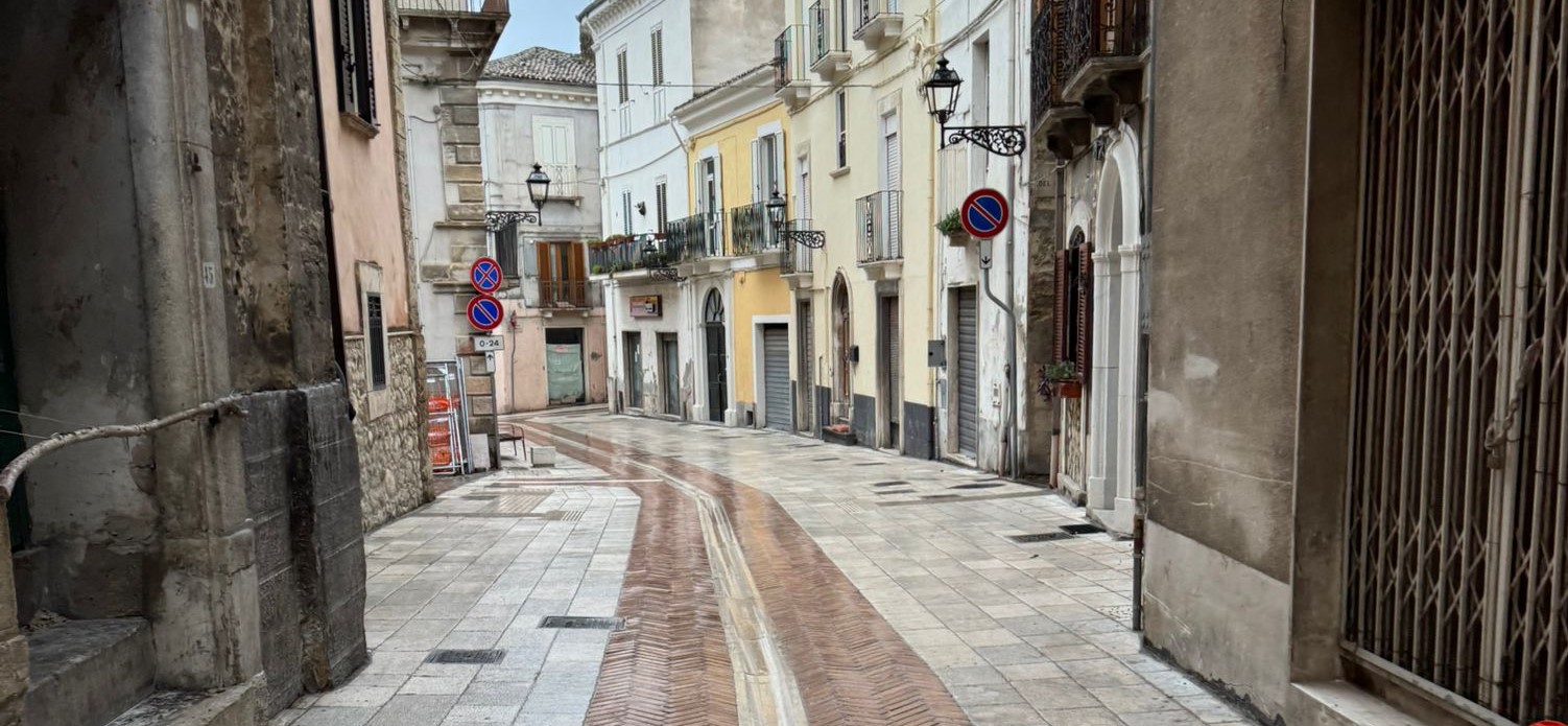 Lavori in via Mazzini: riaperto il tratto tra via Paradiso e via Francesco De Pompeis